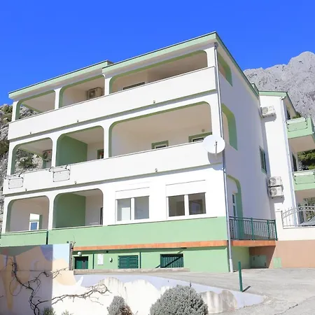 Appartement With Parking Space - 18213 *