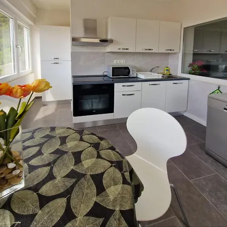 Appartement With Parking Space - 18213 Makarska