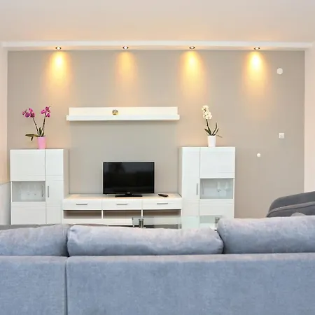 With Parking Space - 18213 Appartement Makarska